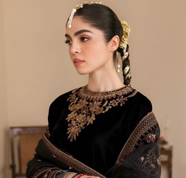 Hoor-e-Hoorain Festive Chiffon Suit